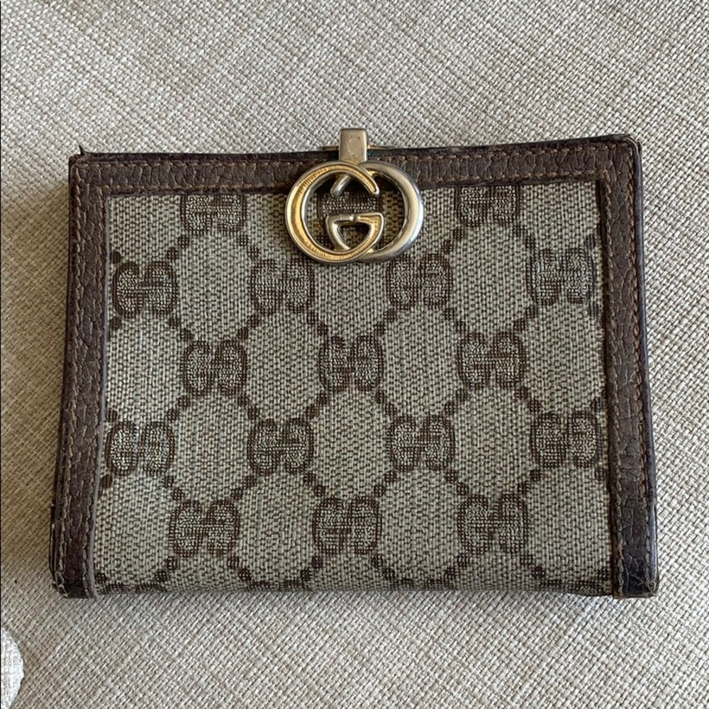 Gucci bifold logo wallet
